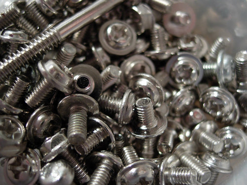 Articonnex - Quincaillerie Tous nos différents produits de quincaillerie 75% moins cher : Colles, mastics, enduit, vêtements, pointes, boites aux lettres.Stocks variables en fonction de nos arrivages.Notre quincaillerie provient d'un fournisseur ayant des