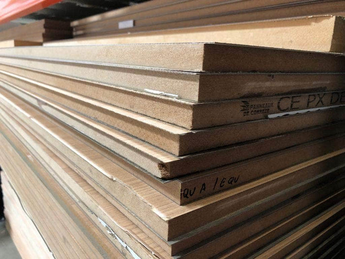 Panneaux (réemploi) - Panneau stratifié réemploi ton bois - chant brut 1,29m x 1,09m - ép 40mm