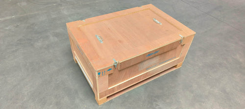 Quincaillerie (réemploi)  -  Caisse de transport en bois (contreplaqué) - 120x80x55 cm