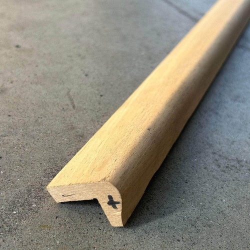 Parquet Massif  -  Nez de marche Eucalyptus 45x28x10 mm - L=1 m