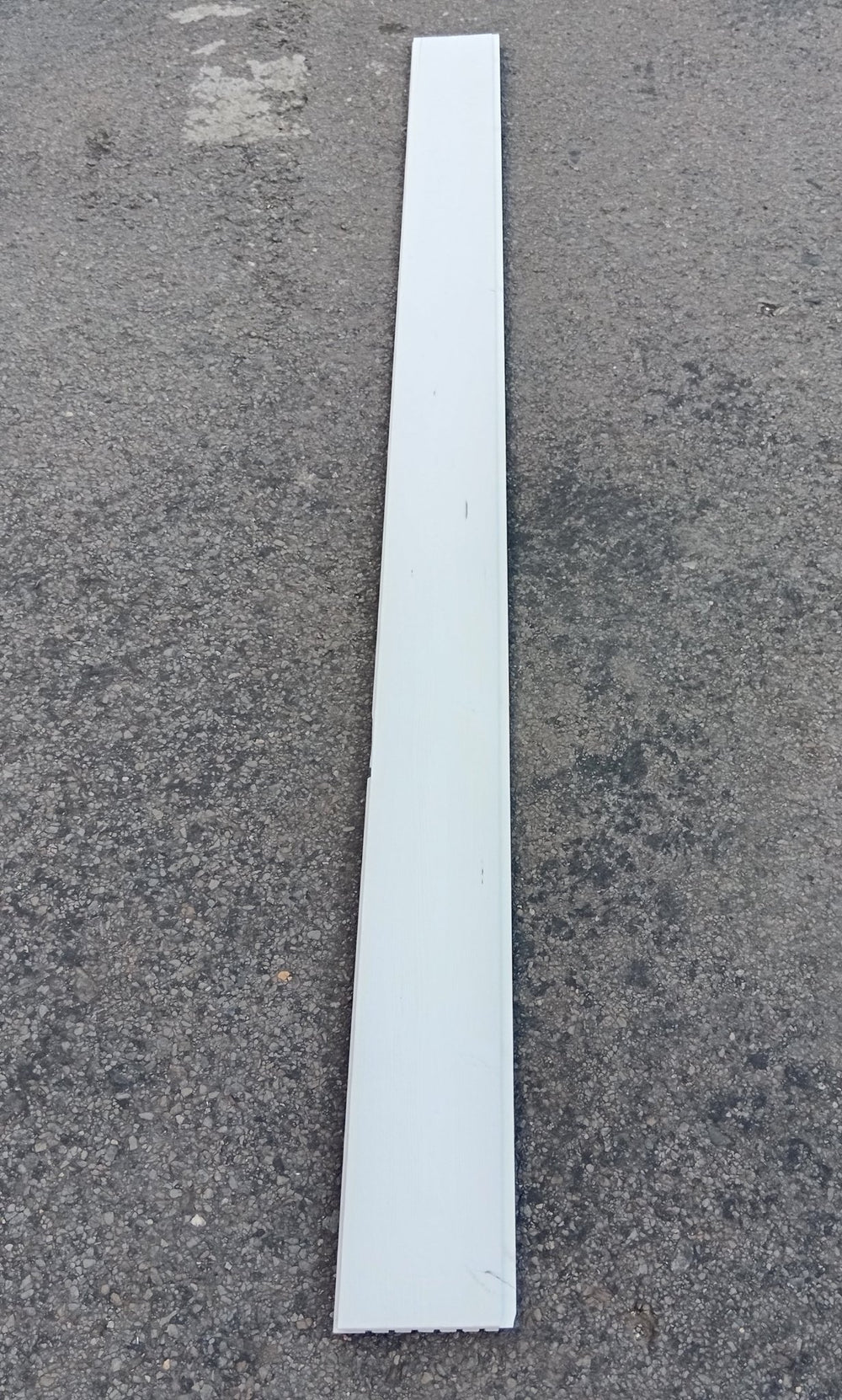 Lambris peint en blanc raboté brossé - 12 x 135 - L=2,05m