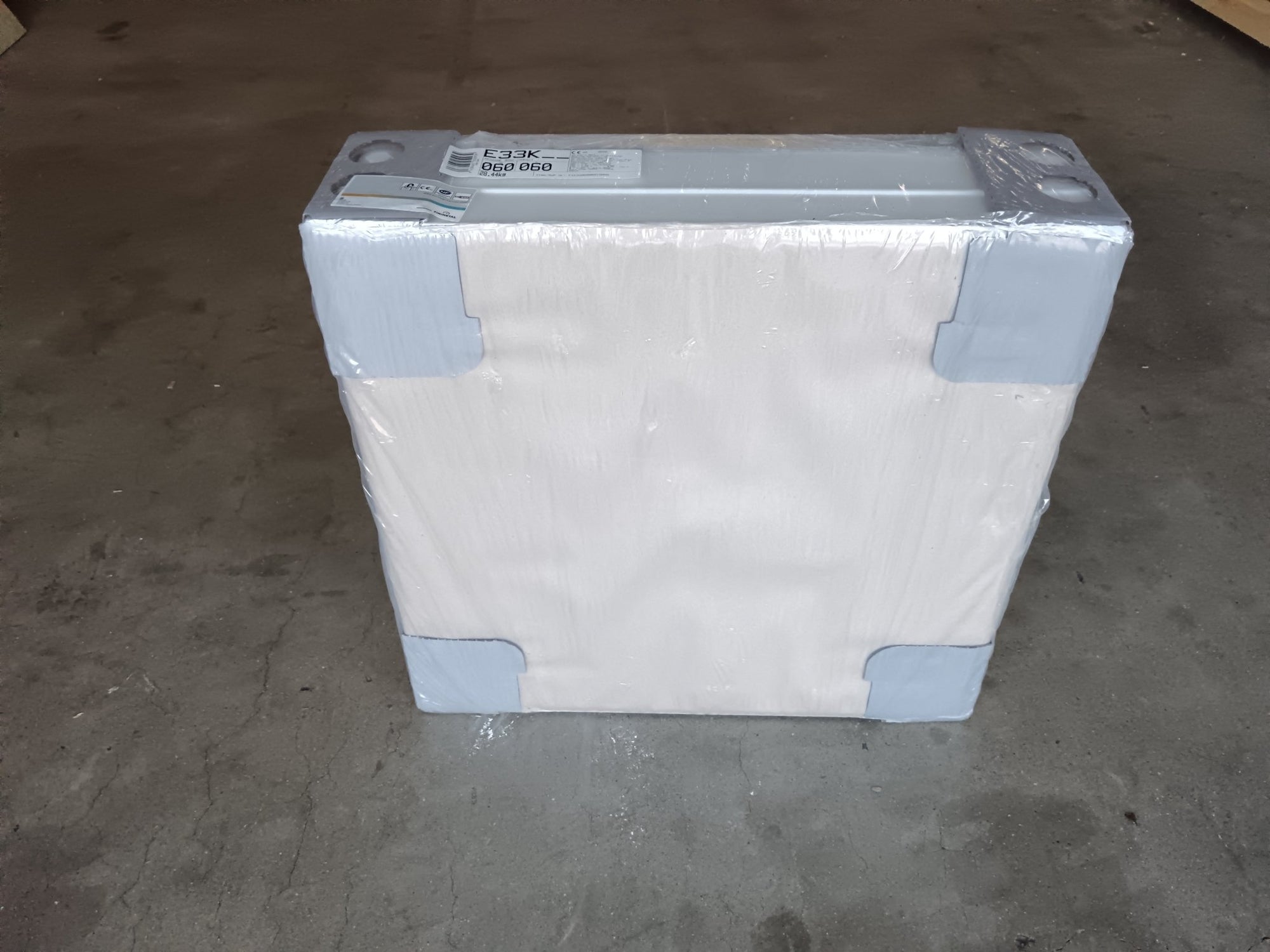 Radiateur eau chaude Reggane 3010 Compact acier - 600 x 600 mm - Finimetal