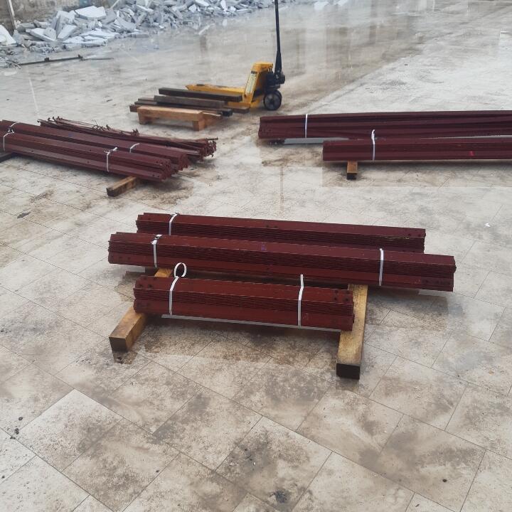 Profilé cornière acier rouge - 36 x 36 x 4 mm - L=2.3m