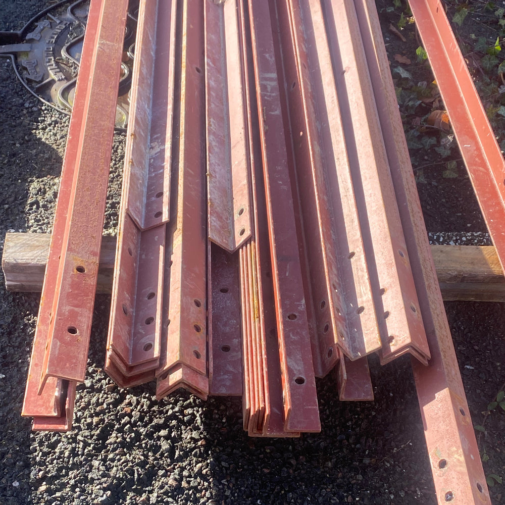 Profilé cornière acier rouge - 36 x 36 x 4 mm - L=2.3m