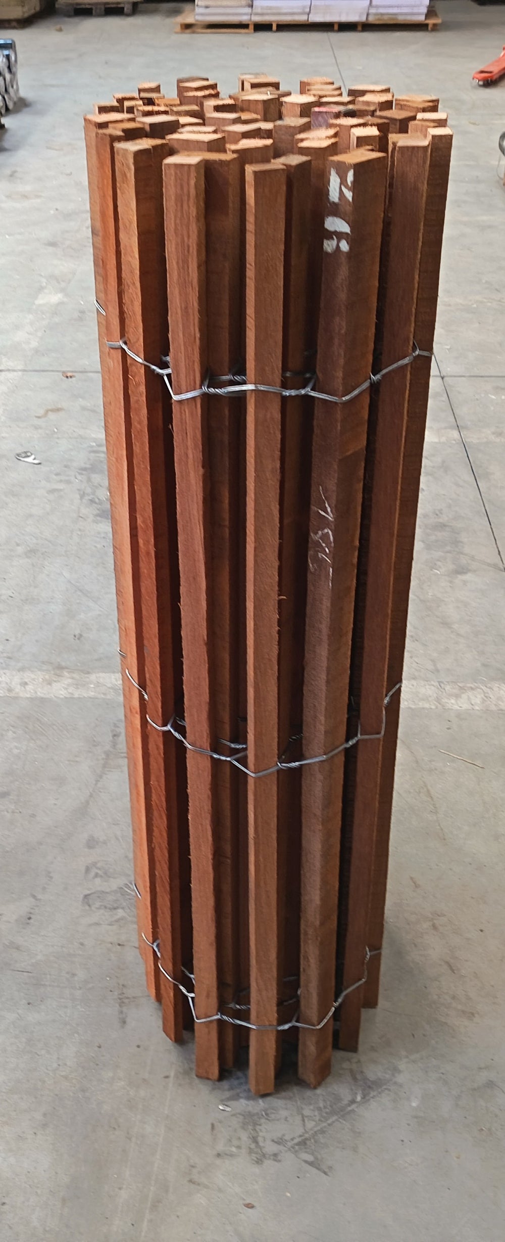 Ganivelle bois massif bois exotique rouge - hauteur 120 cm - L=5m - non appointée (écart 4/5 cm)