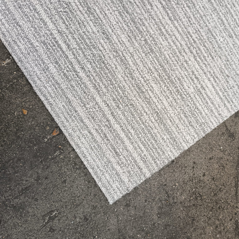 Dalle moquette gris clair texturé - 500 x 500 mm