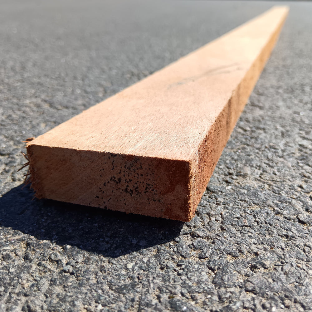 Liteau bois exotique divers essence - ép.5 à 40mm - l.30 à 70mm - L.1,5 à 3m (brut de sciage)