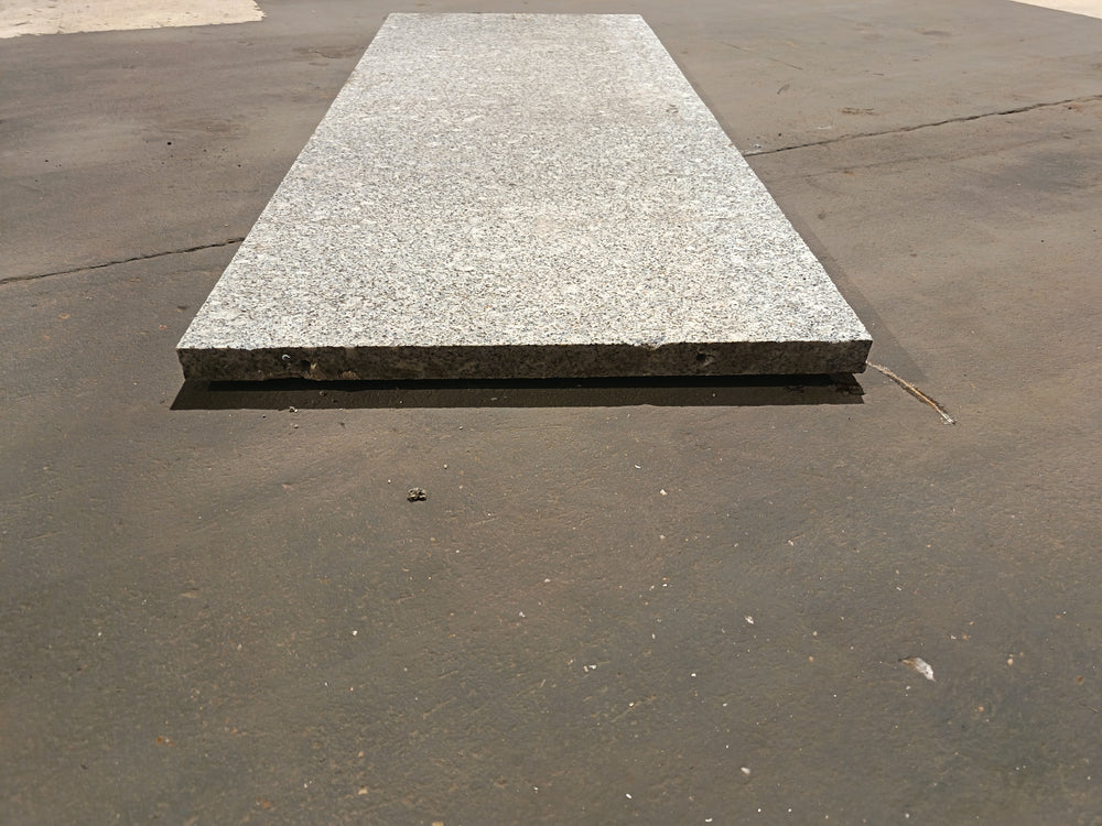 Dalle granit gris (dimensions approximatives)