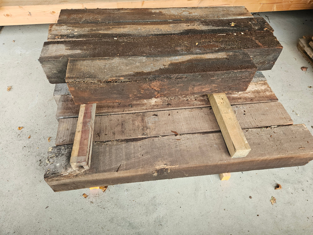 Poteau Iroko bois massif - 170 x 170 - L=1m (brut de sciage)