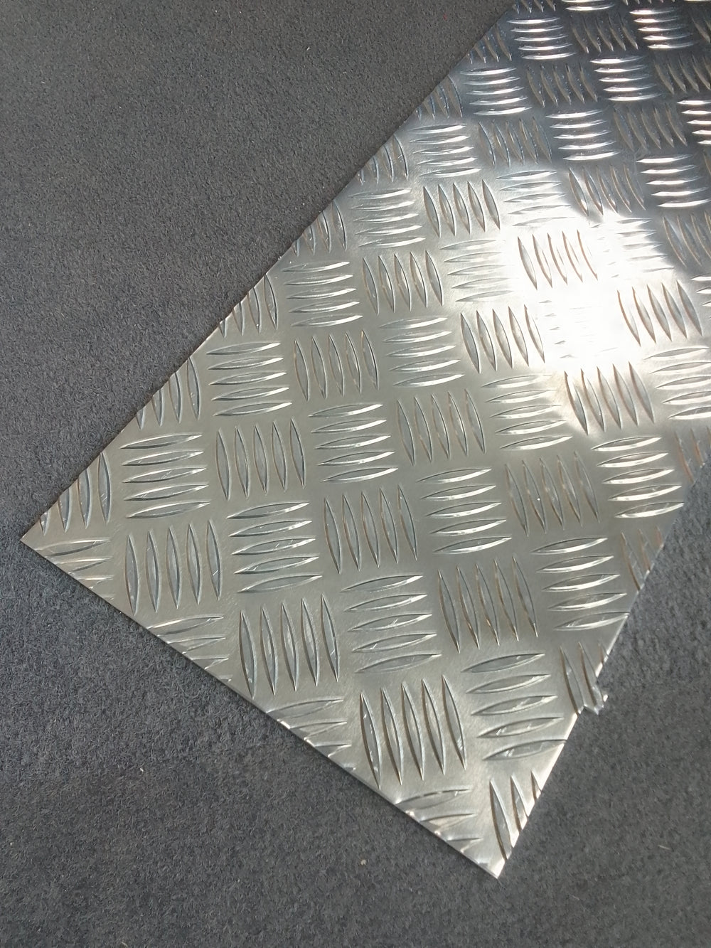 Tôle aluminium - 1030 x 220 mm (damier)