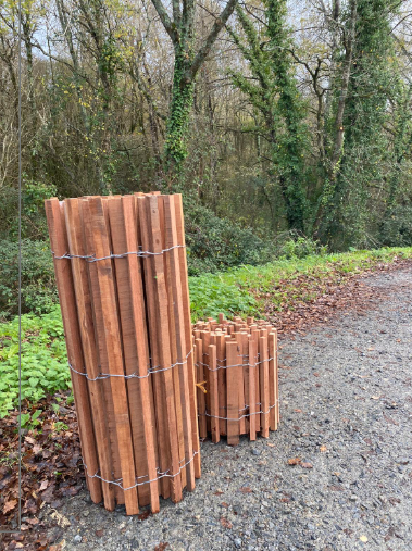 Ganivelle bois massif bois exotique rouge - hauteur 120 cm - L=5m - non appointée (écart 4/5 cm)