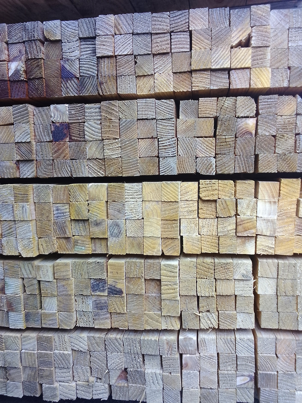 Liteau epicéa classe 2 bois grisé - 27x27 - L=4m (brut de sciage)