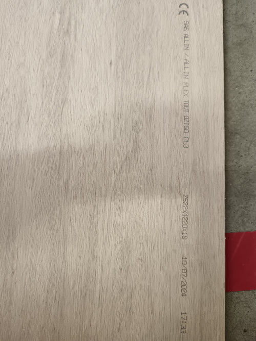 Contreplaqué ozigo - 2522 x 1220 x 18 mm (défaut visuel)