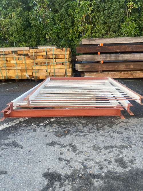 Garde-corps acier rouge - 1940 x 1620 x 100 mm