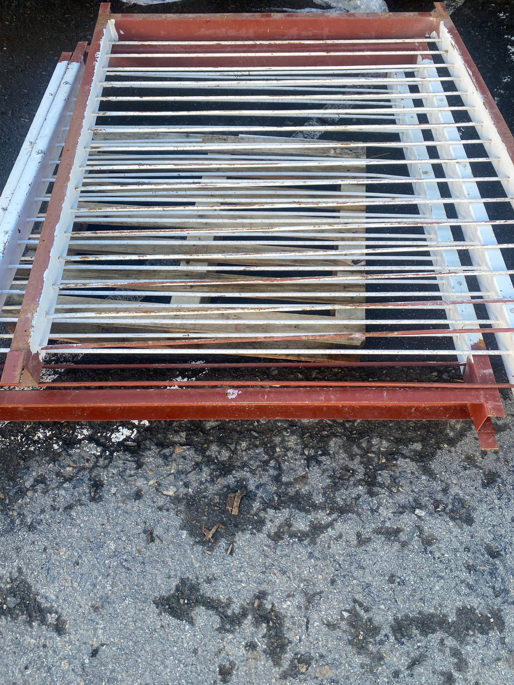 Garde-corps acier rouge - 1940 x 1620 x 100 mm