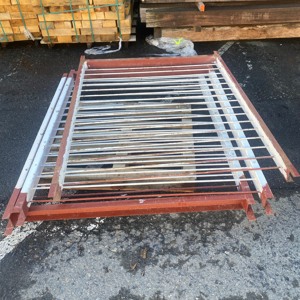 Garde-corps acier rouge - 1940 x 1620 x 100 mm