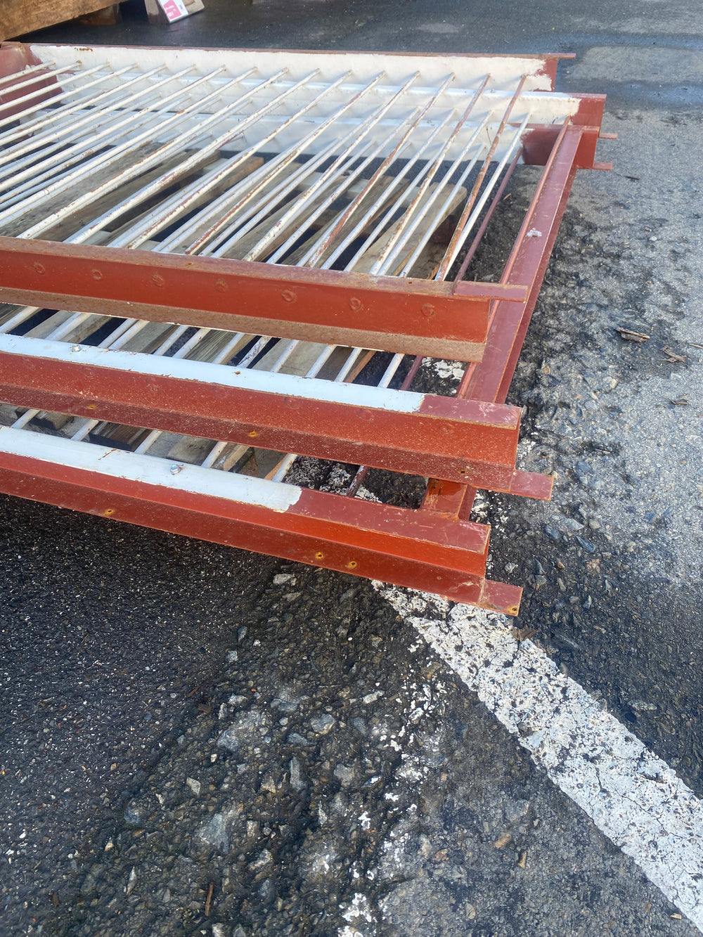 Garde-corps acier rouge - 1940 x 1620 x 100 mm