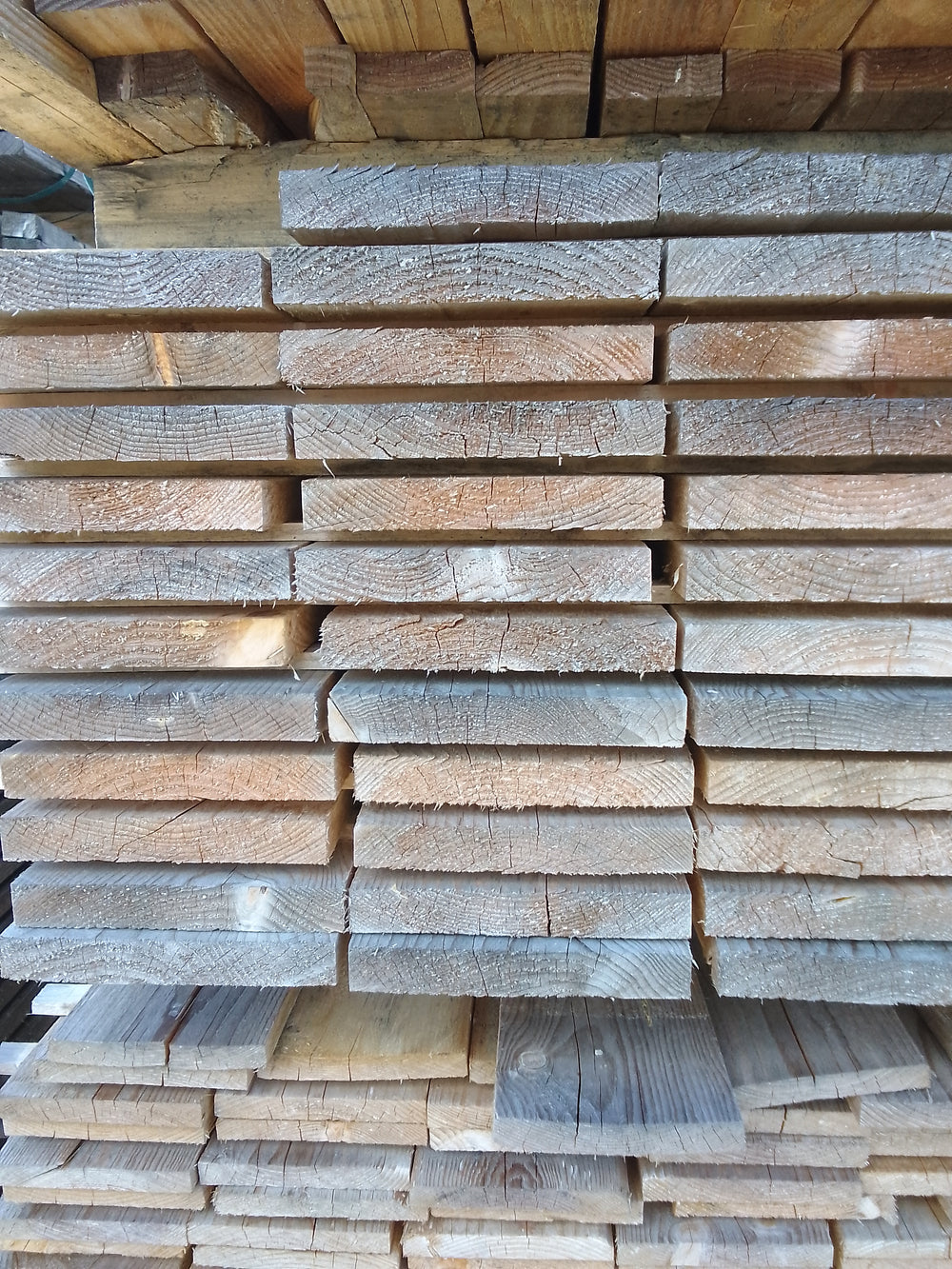 Planche epicéa bois grisé - 27x200 - L=4m (brut de sciage)