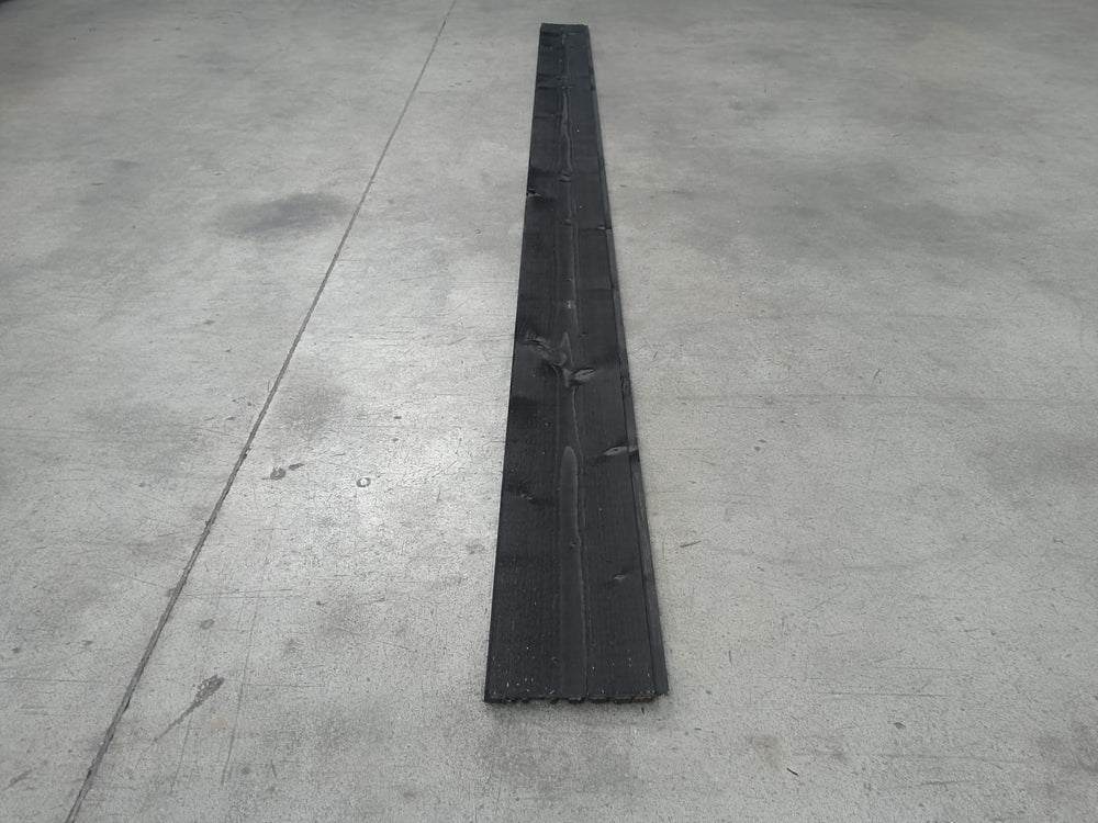 Lambris peint en noir brulé - brut de sciage - 12 x 135 - L=2,37m (déclassé)
