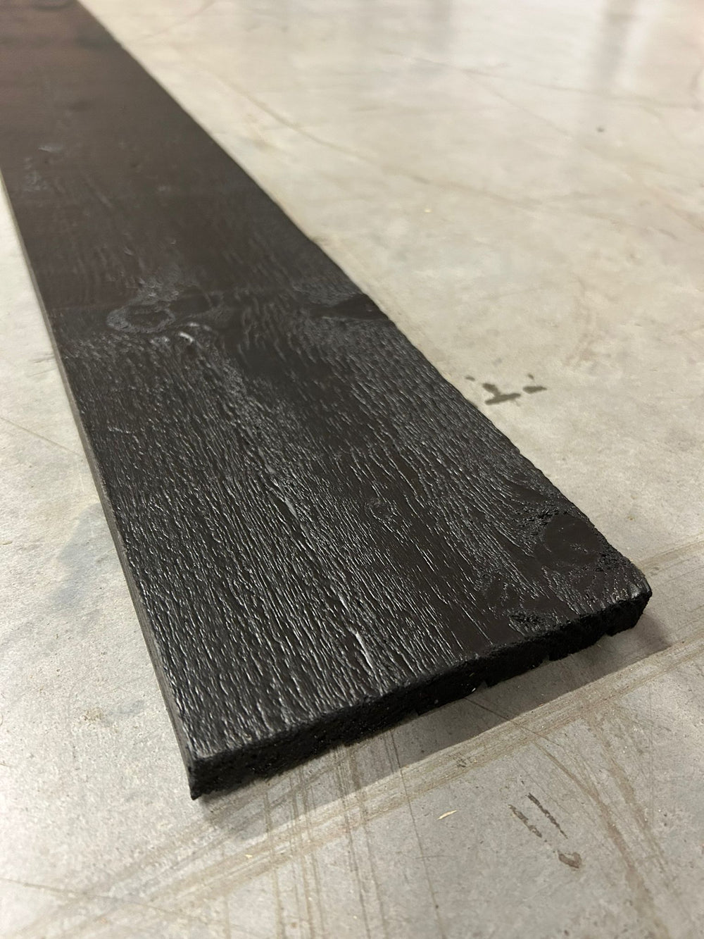 Planche sapin Classe 3 Noir - Brut de sciage - 18x150 - L=3,1m (déclassé - ne pas utiliser en structurel)