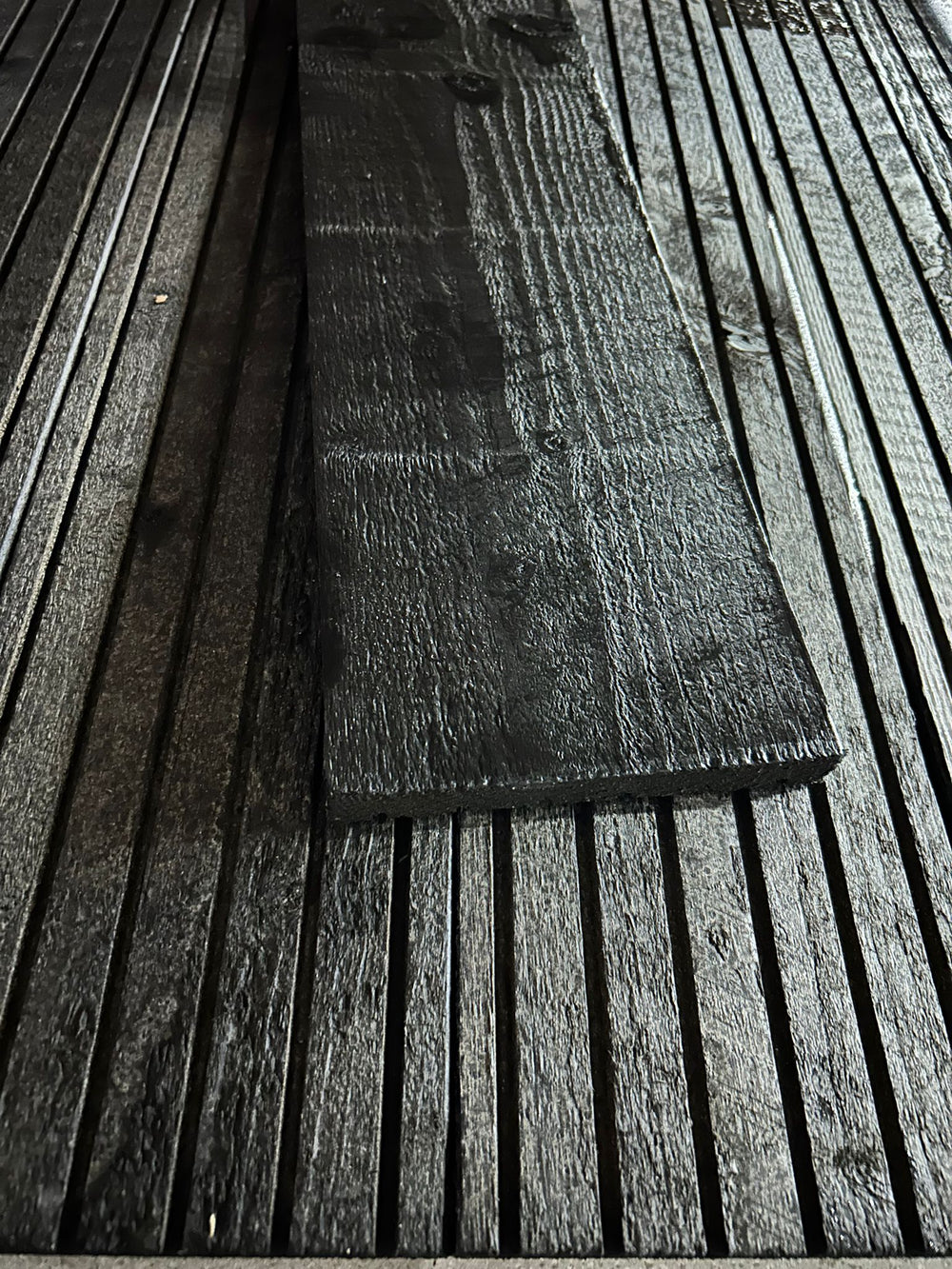 Planche sapin Classe 3 Noir - Brut de sciage - 18x150 - L=3,1m (déclassé - ne pas utiliser en structurel)