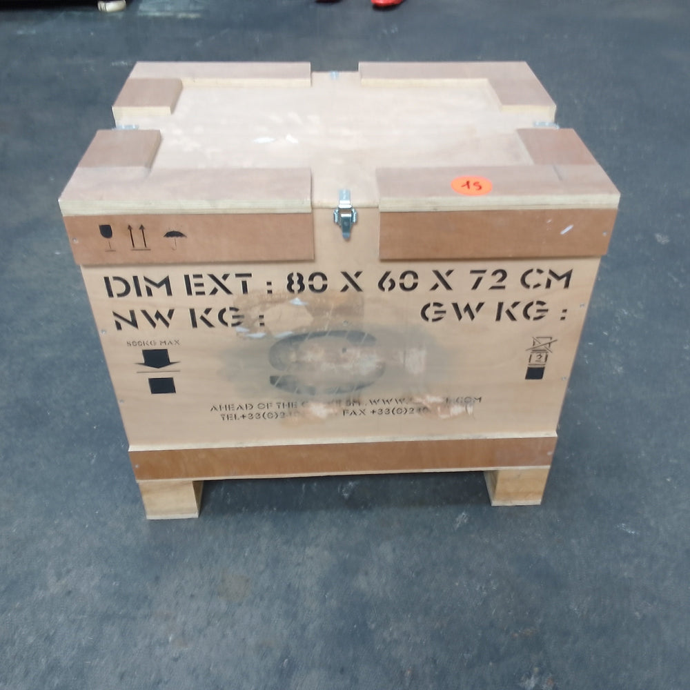 Moyenne caisse marron