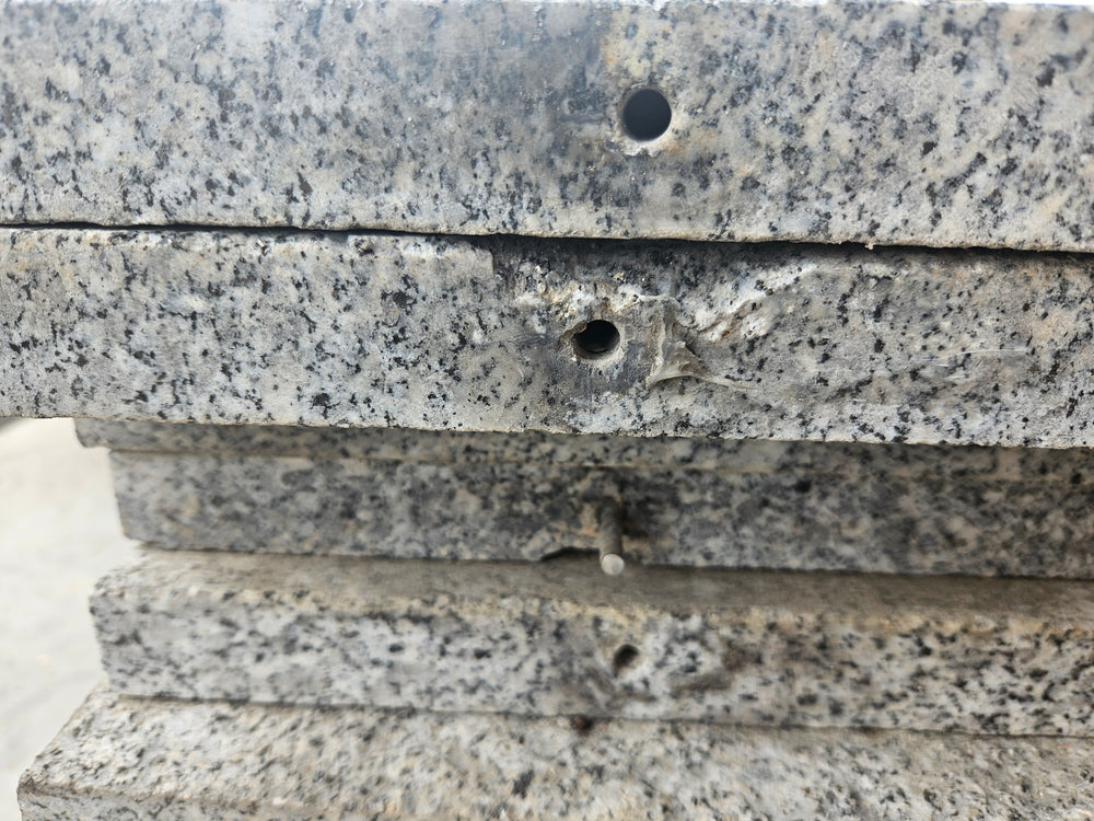 Dalle granit gris - 450 x 1180 x 30 mm (dimensions approximatives)