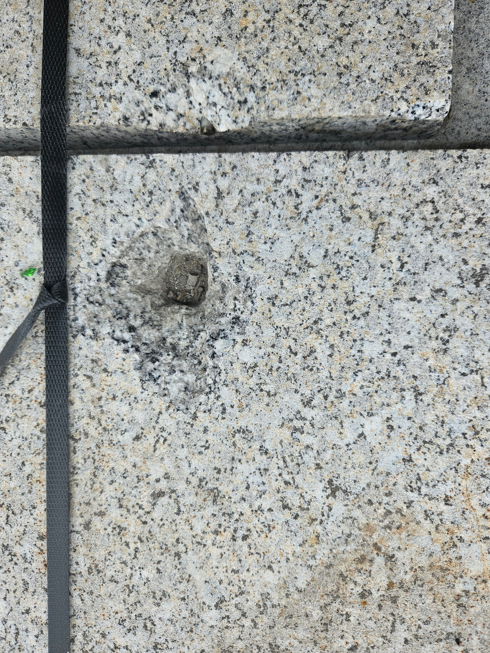 Dalle granit gris - 450 x 1180 x 30 mm (dimensions approximatives)