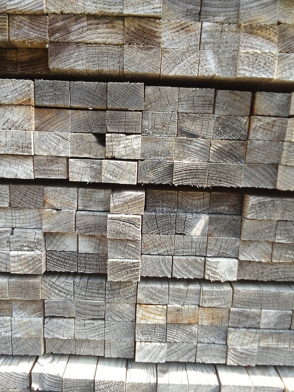 Liteau epicéa classe 2 bois grisé - 27x40 - L=3m (brut de sciage)