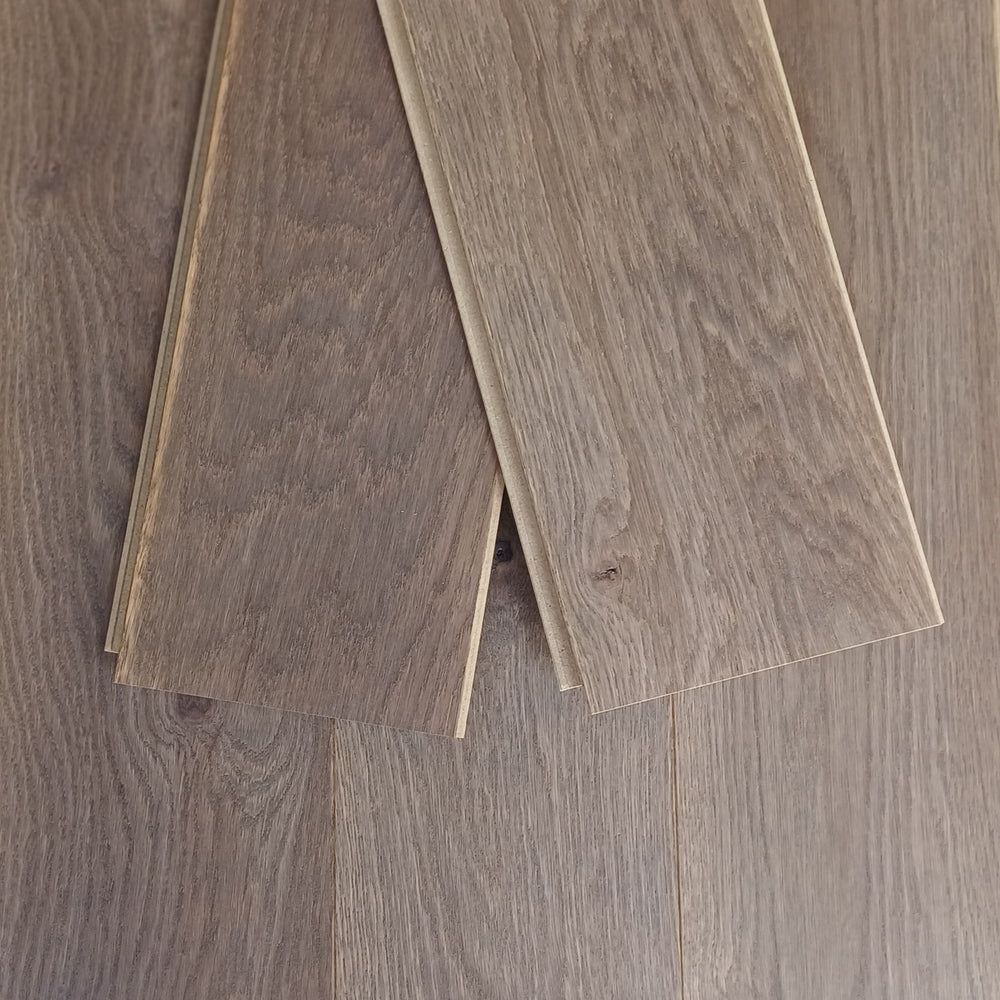 Parquet Contrecollé Majeste 139x495-1992 Clic HDF 13mm Chene Vintage Taupe (2 chanfreins) ref 97013-1