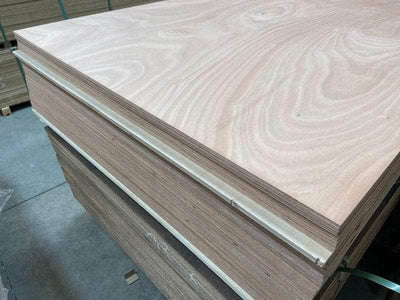 Contreplaqué Okoumé  -  Contreplaqué okoumé - 2500 x 1220 x 18 mm (défaut de collage)