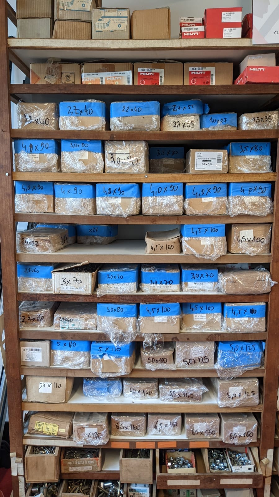 Quincaillerie  -  Clous et pointes de Menuisier Charpentier