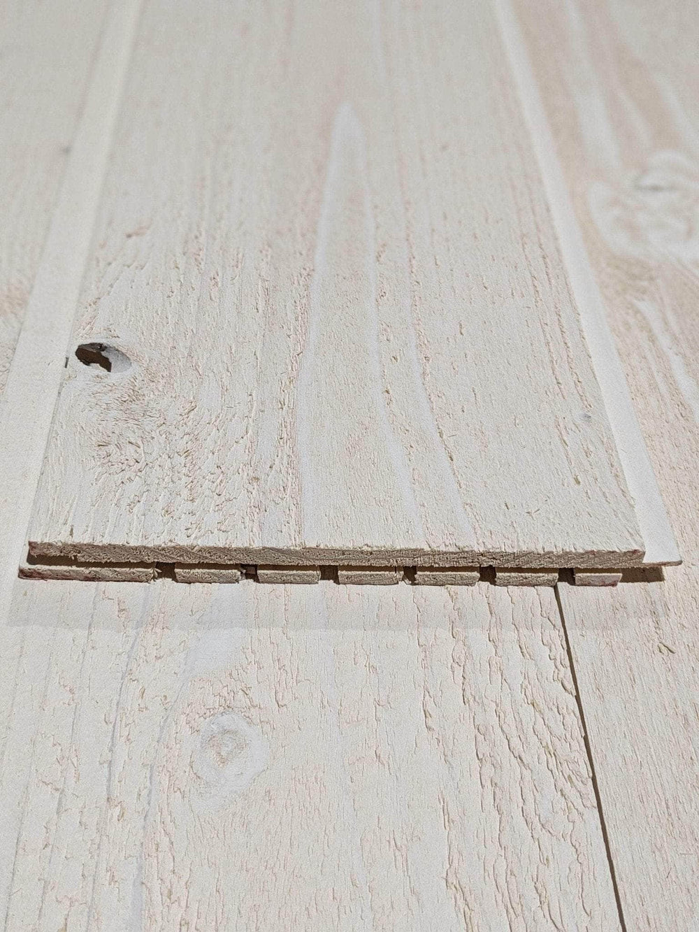 Lambris  -  Lambris peint en blanc bois brut - 13x135 - L=2,65m