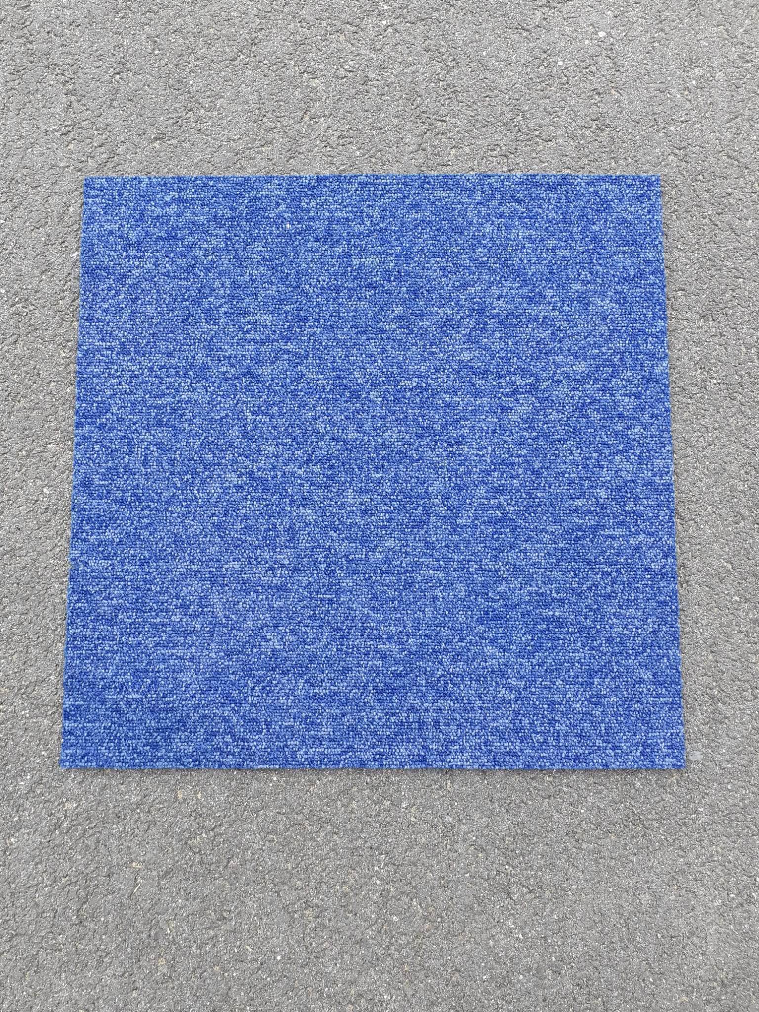 Réemploi  -  Dalle de moquette bleu gris 50x50 cm - 4€/m2 (réemploi)