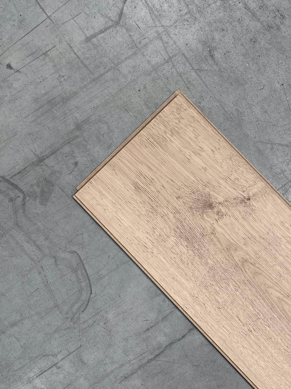 Parquet Contrecollé  -  Contrecollé Meister R13 Chêne animé brut brossé (Gamme Lindura HD 400)