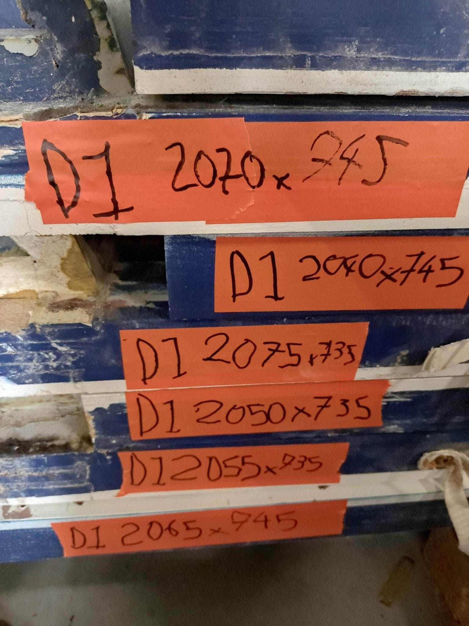 Réemploi  -  D1 - Menuiserie bois exotique - non ouvrante 2055x1300x60mm (réemploi)