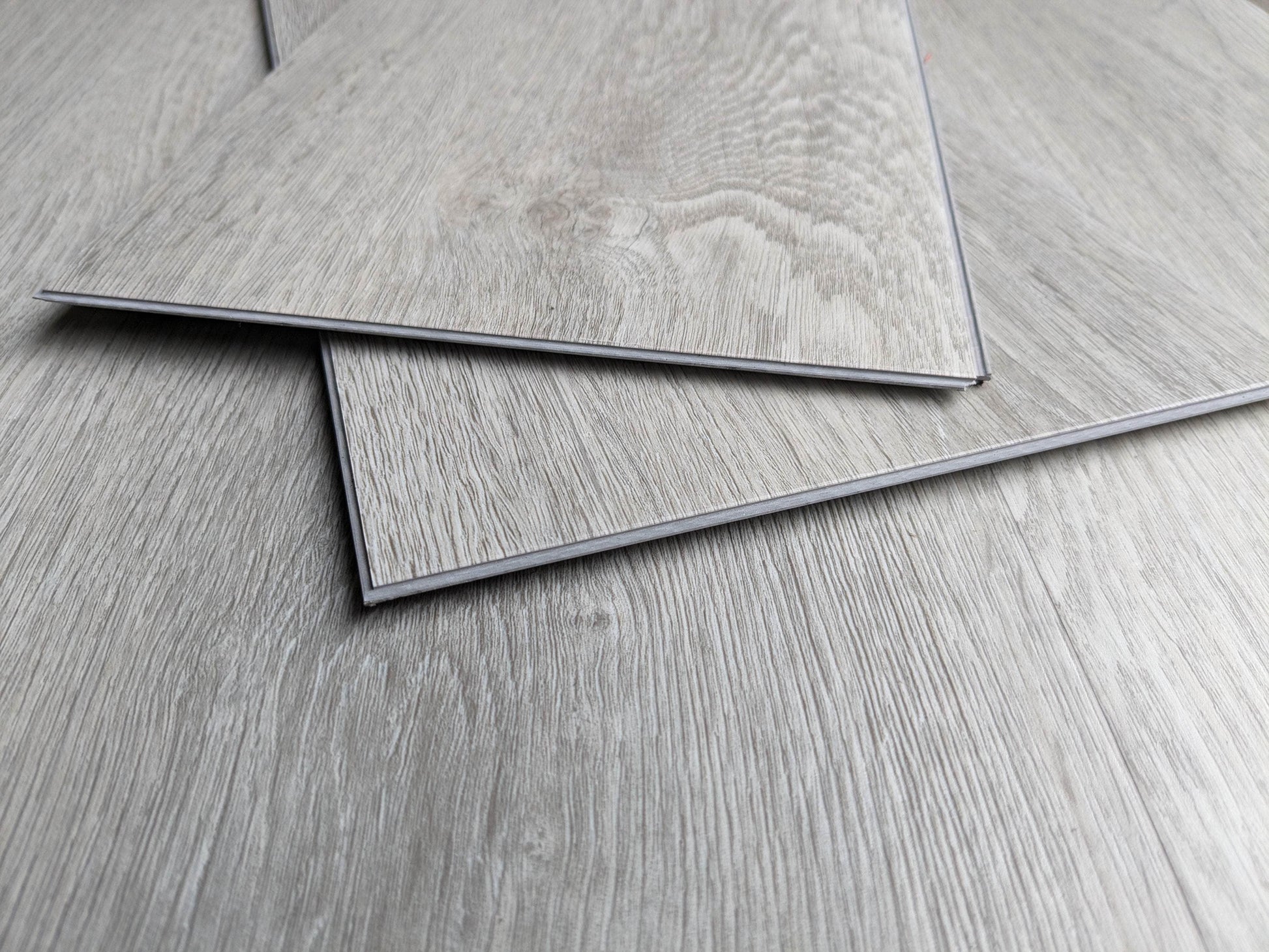 Sol PVC SPC Chêne gris 1220 x 180 × 5.5mm sous-couche intégrée