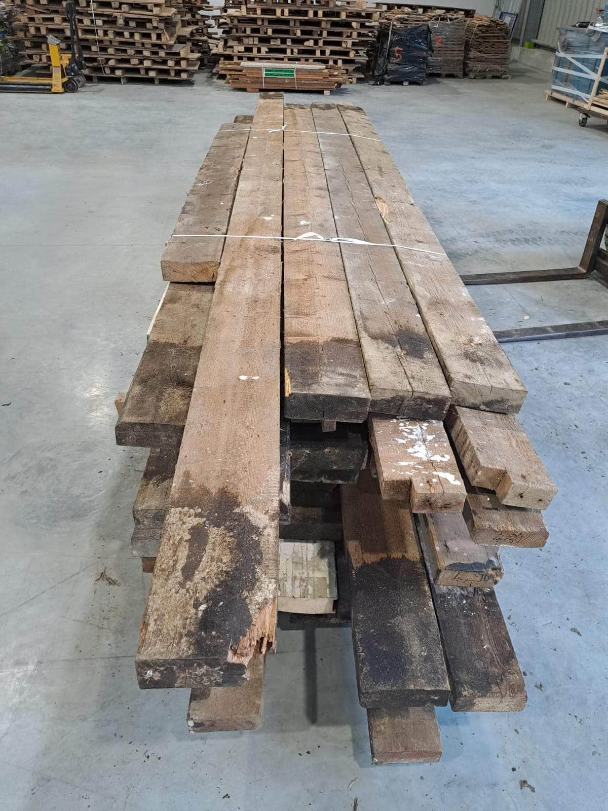 Planche  -  Pannes bois résineux traitées 200x80 mm (réemploi)