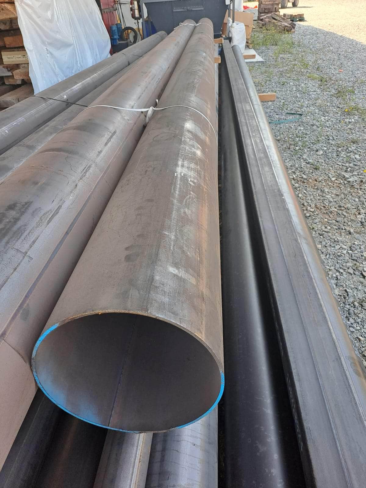 Réemploi  -  Tubes d'aciers neufs de 7,8 ml, de diamètre 323 mm et d'épaisseur 5 mm