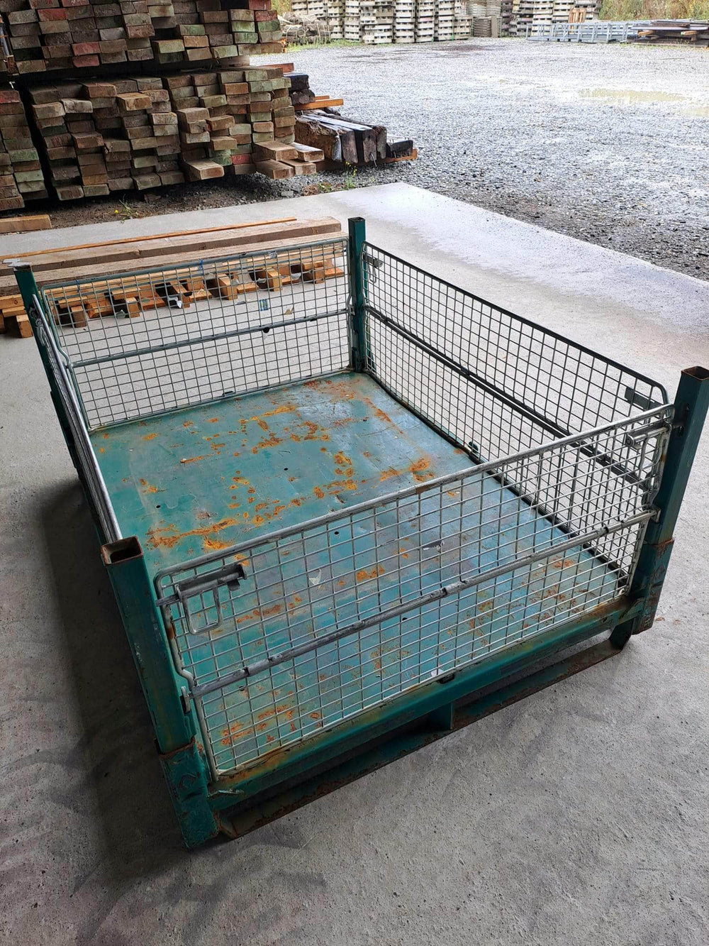 Réemploi  -  Conteneur palette acier grillagé, repliable, dimensions 1590 x 1190 x 740 (réemploi)