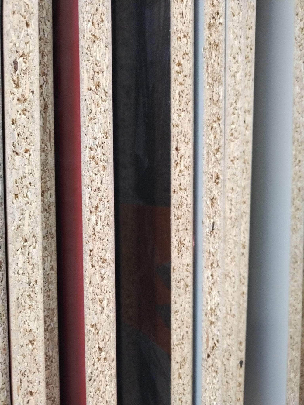Menuiseries (réemploi)  -  Chutes de panneaux stratifiés de coloris et formats divers, vendu au panneau (surplus de chantier)