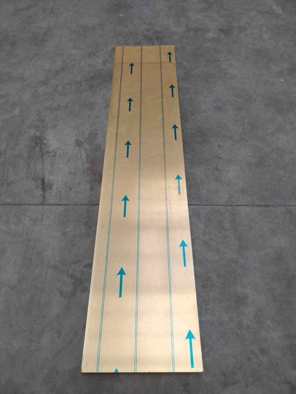 Menuiseries (réemploi)  -  Chutes de panneaux stratifiés de coloris et formats divers, vendu au panneau (surplus de chantier)