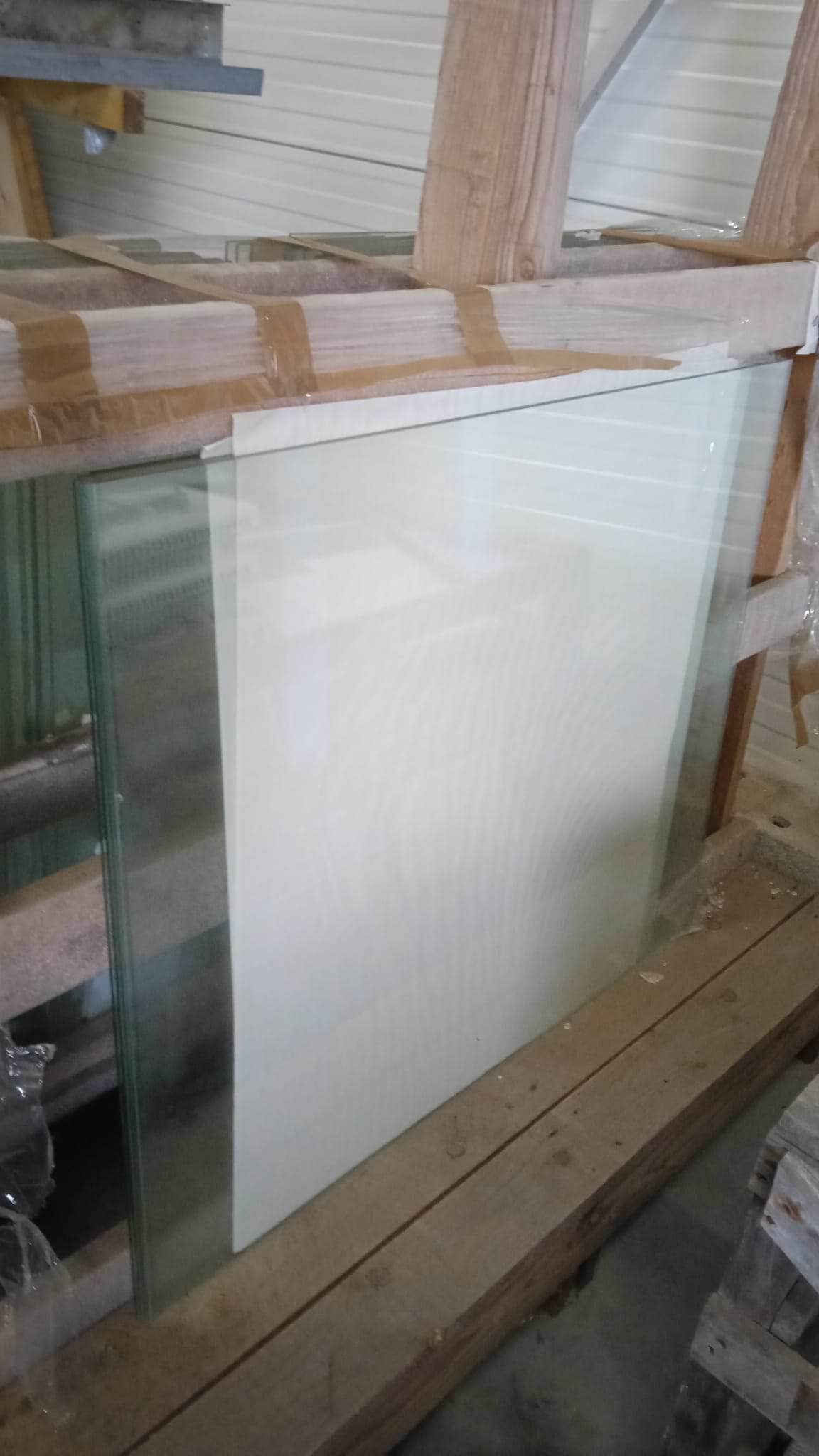 Quincaillerie  -  Vitrage verre trempé 506x618 - ép. 4mm, joints polis