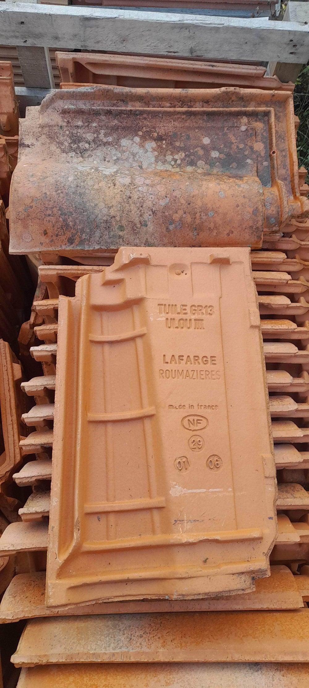Couverture, maçonnerie (réemploi)  -  Tuiles de fabrication française, formats divers, vendues à la palette (réemploi)