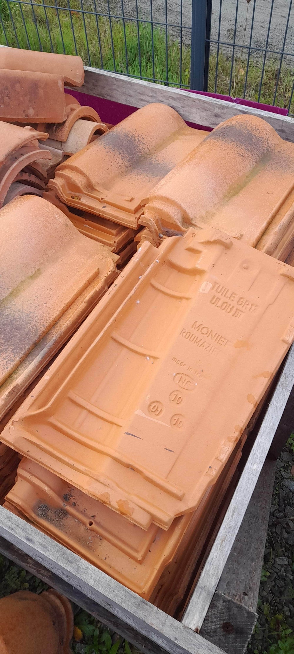 Couverture, maçonnerie (réemploi)  -  Tuiles de fabrication française, formats divers, vendues à la palette (réemploi)