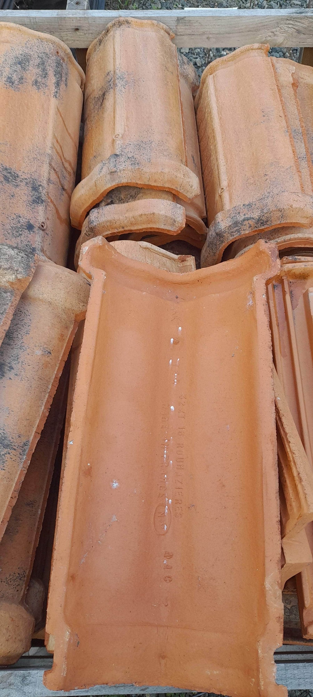 Couverture, maçonnerie (réemploi)  -  Tuiles de fabrication française, formats divers, vendues à la palette (réemploi)