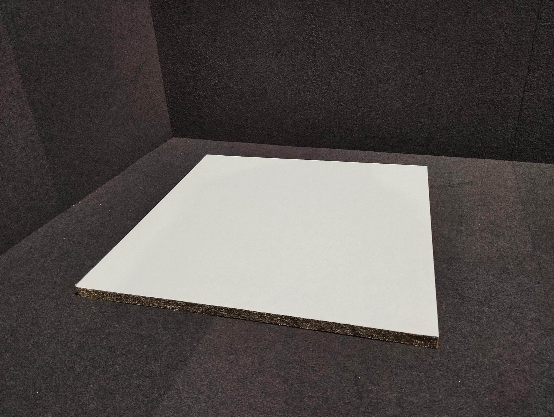 Cloison, isolation (réemploi)  -  Dalle faux plafond laine de roche, dimensions 59,5 x 59,5 cm  ep20 mm (réemploi)