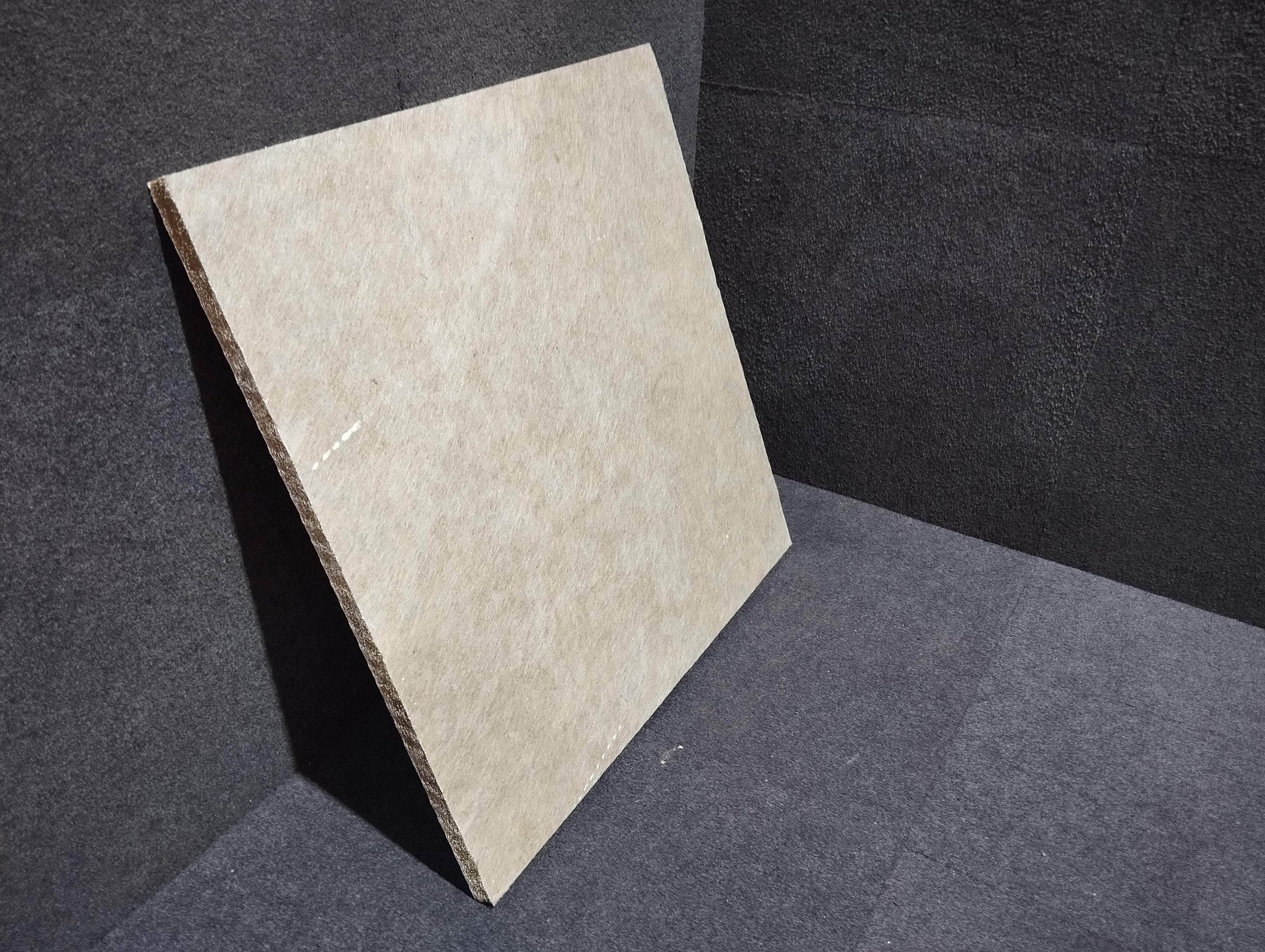 Cloison, isolation (réemploi)  -  Dalle faux plafond laine de roche, dimensions 59,5 x 59,5 cm  ep20 mm (réemploi)