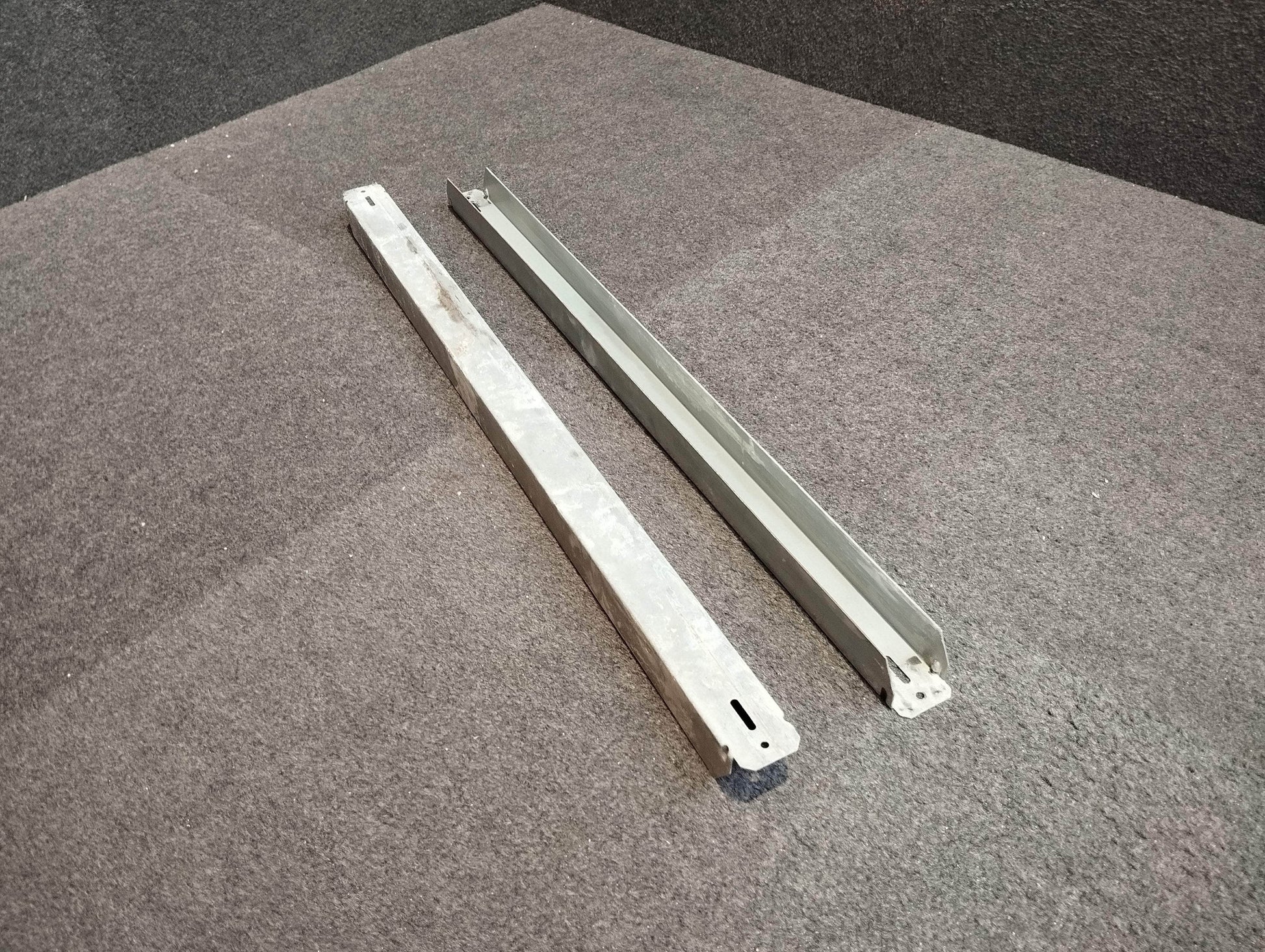 Quincaillerie (réemploi)  -  Cornière métal support faux plancher technique 557 x 29 x 34 mm (réemploi)