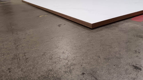 Contreplaqué Okoumé  -  Contreplaqué Okoumé Pre-peint Extérieur 250cm x 119,5cm x 18mm Tebo déclassé (sans défaut)